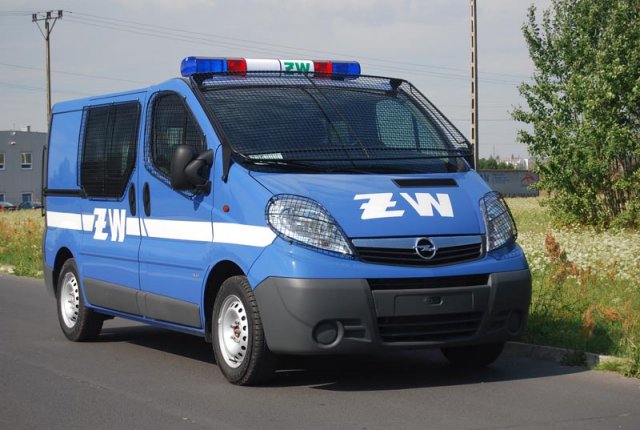 Operational-convoy vehicle